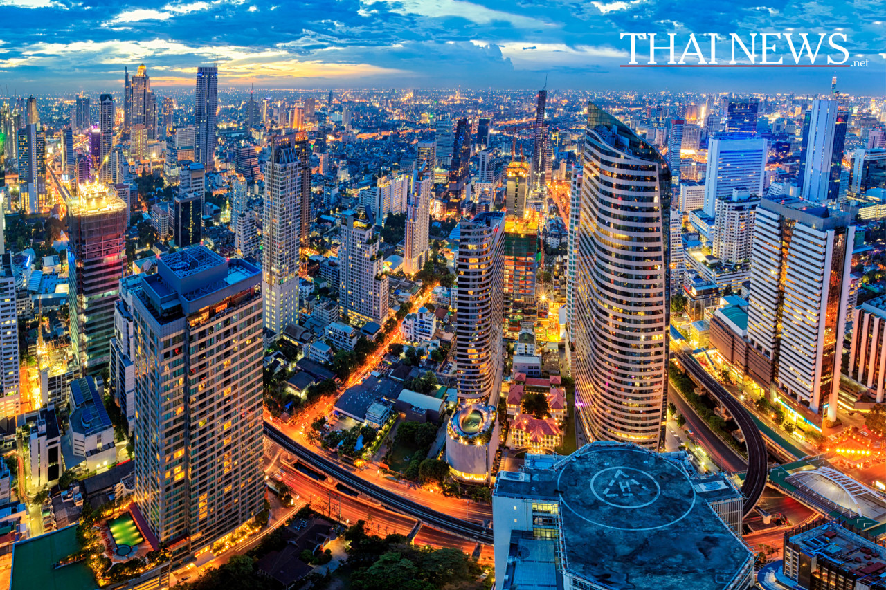 Riesiges Sinkloch in Bangkok wächst: Gefahr für Verkehr und Sicherheit!