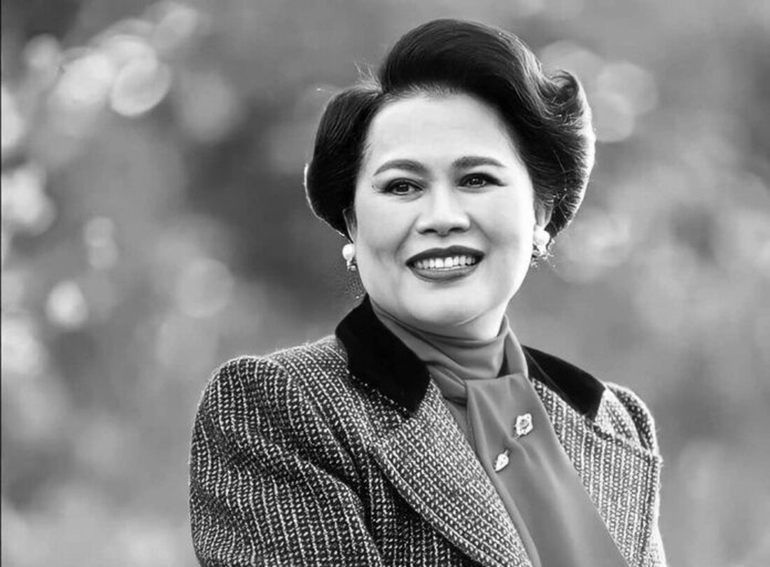 Der Artikel würdigt das Leben der thailändischen Königinmutter Sirikit, die am 24. Oktober 2025 verstorben ist, und beleuchtet ihr Erbe in Kultur, Gesellschaft und Frauenrechten.