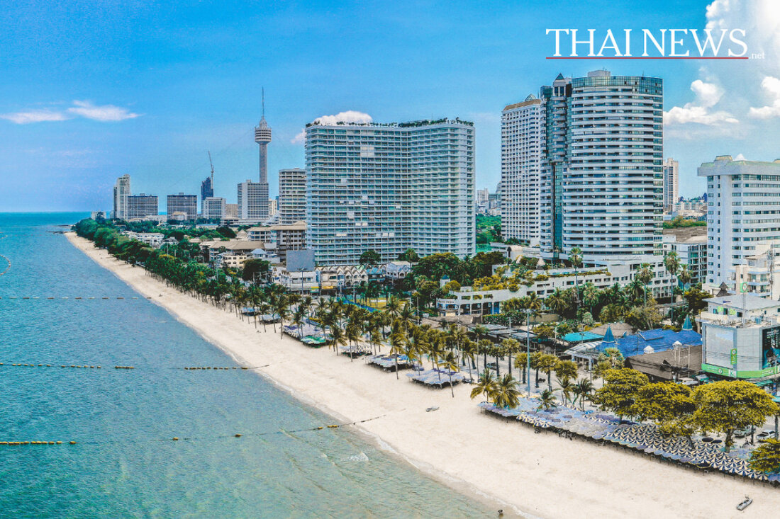 Entdecken Sie das renovierte Centara Grand Mirage Beach Resort Pattaya, ein familienfreundliches Paradies mit Wasserparks und erstklassigen Annehmlichkeiten.