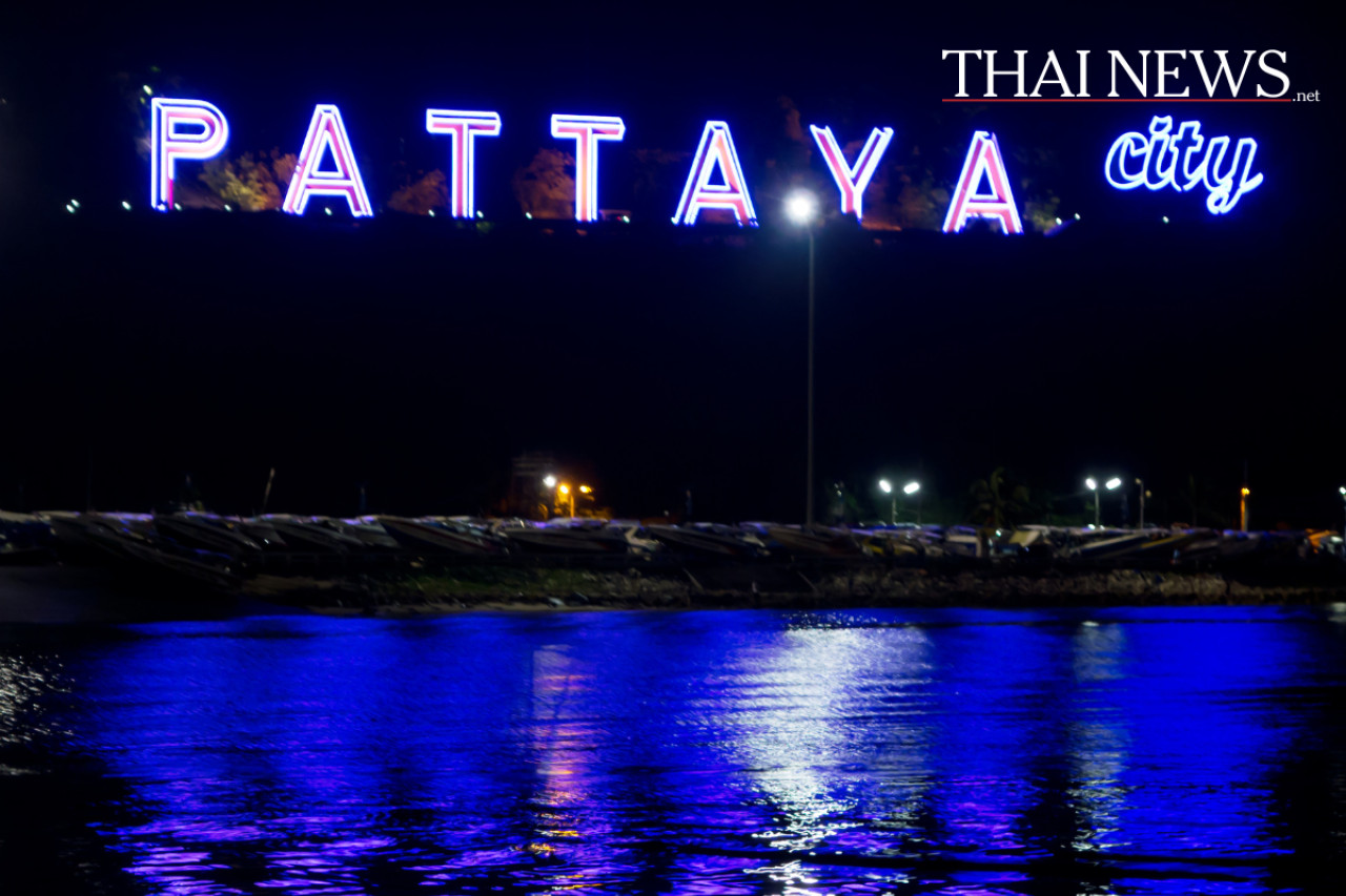 Chaos auf Pattayas Straßen: Brasilianerin greift Polizei an!